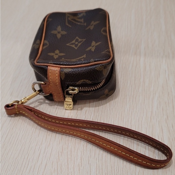 Louis Vuitton Wappity Mini Bag Wristlet or Travel Makeup Bag - Picture 2 of 4